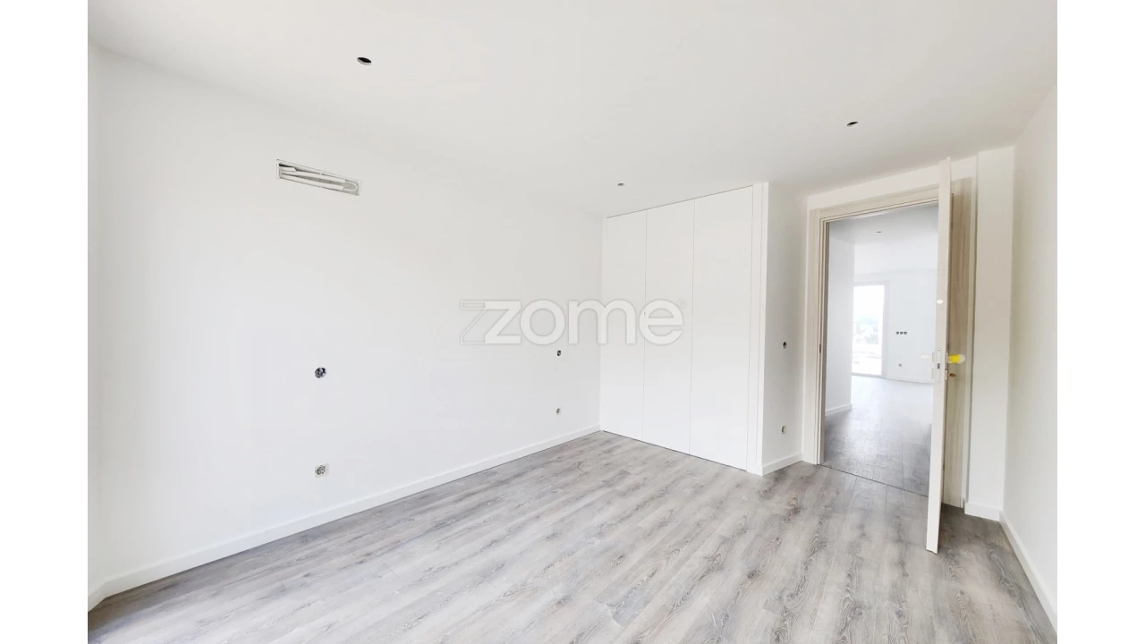 Apartamento T4 para Venda em Pombal Foto 28