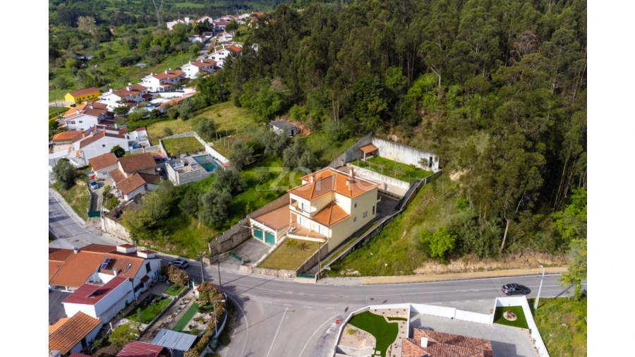 Moradia T5 para Venda em Cernache Foto 50