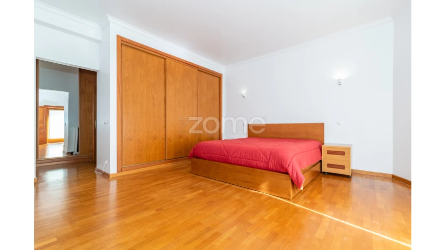 Moradia T5 para Venda em Cernache Foto 33