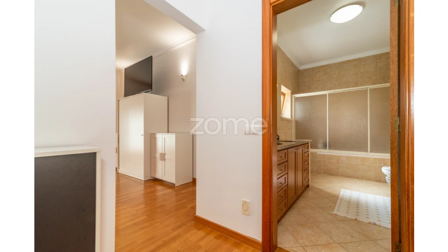 Moradia T5 para Venda em Cernache Foto 36