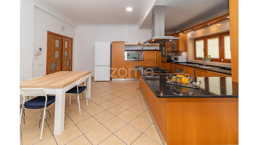 Moradia T5 para Venda em Cernache Foto 16