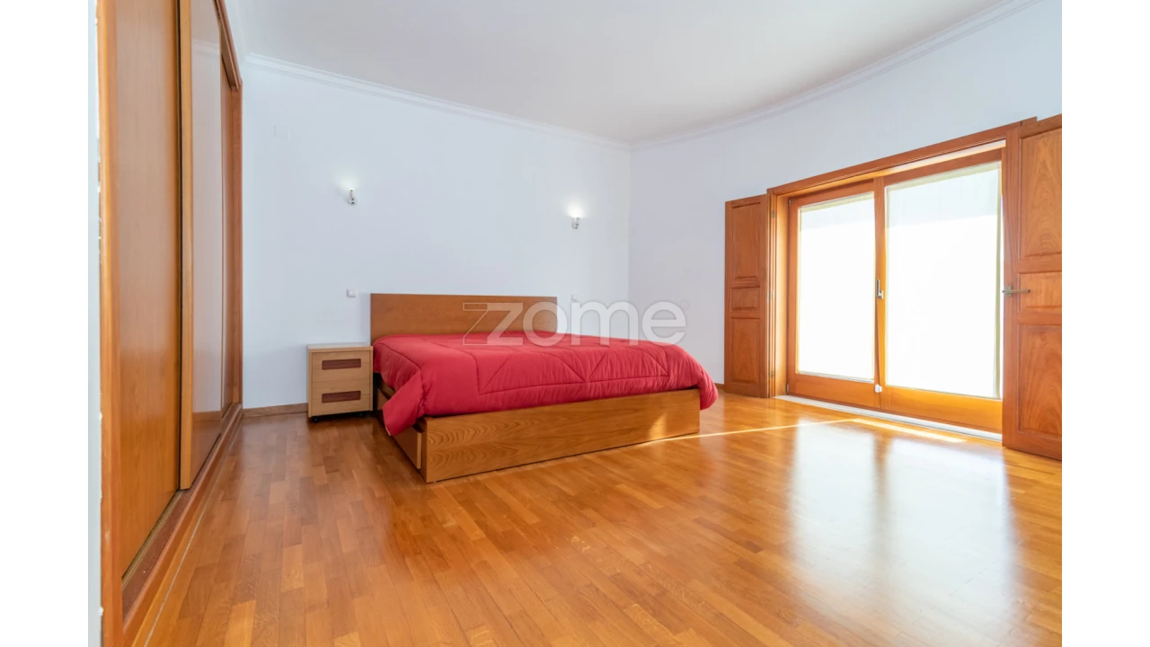 Moradia T5 para Venda em Cernache Foto 32