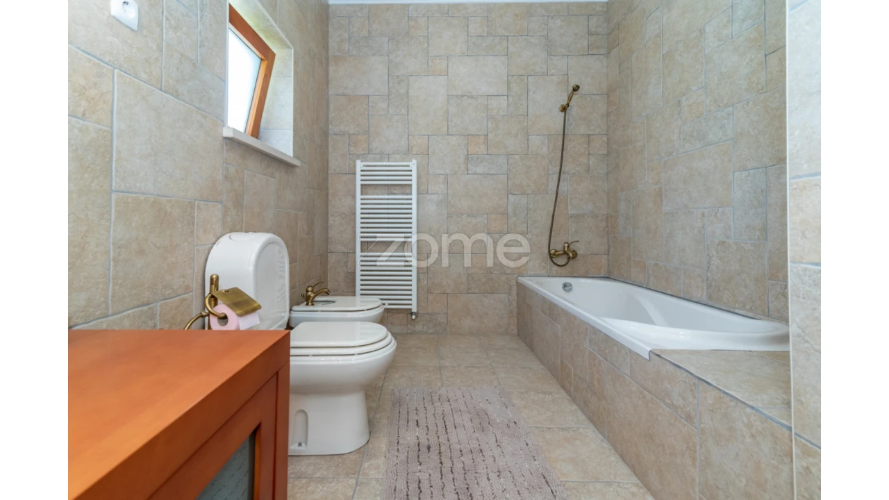 Moradia T5 para Venda em Cernache Foto 46