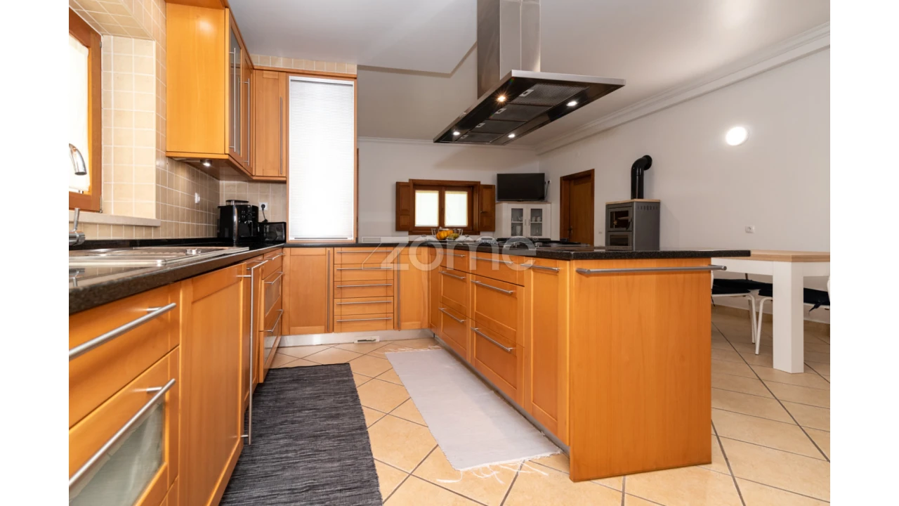 Moradia T5 para Venda em Cernache Foto 19