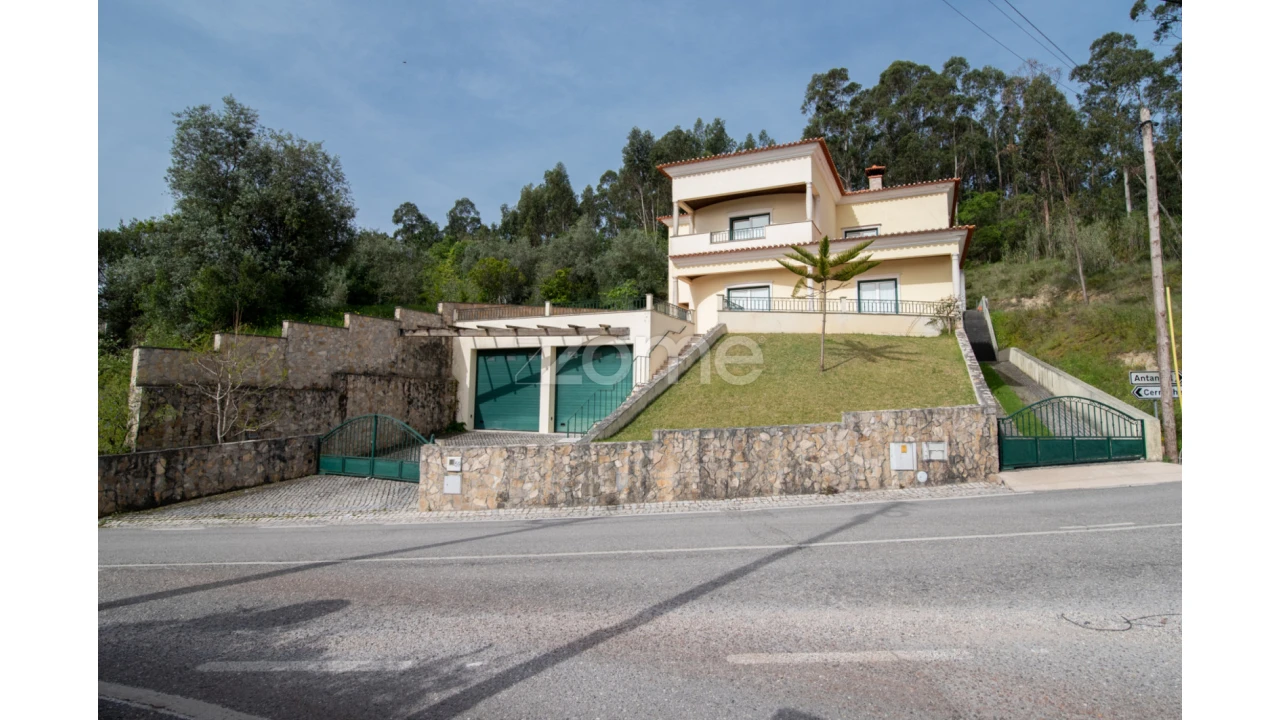 Moradia T5 para Venda em Cernache Foto 1