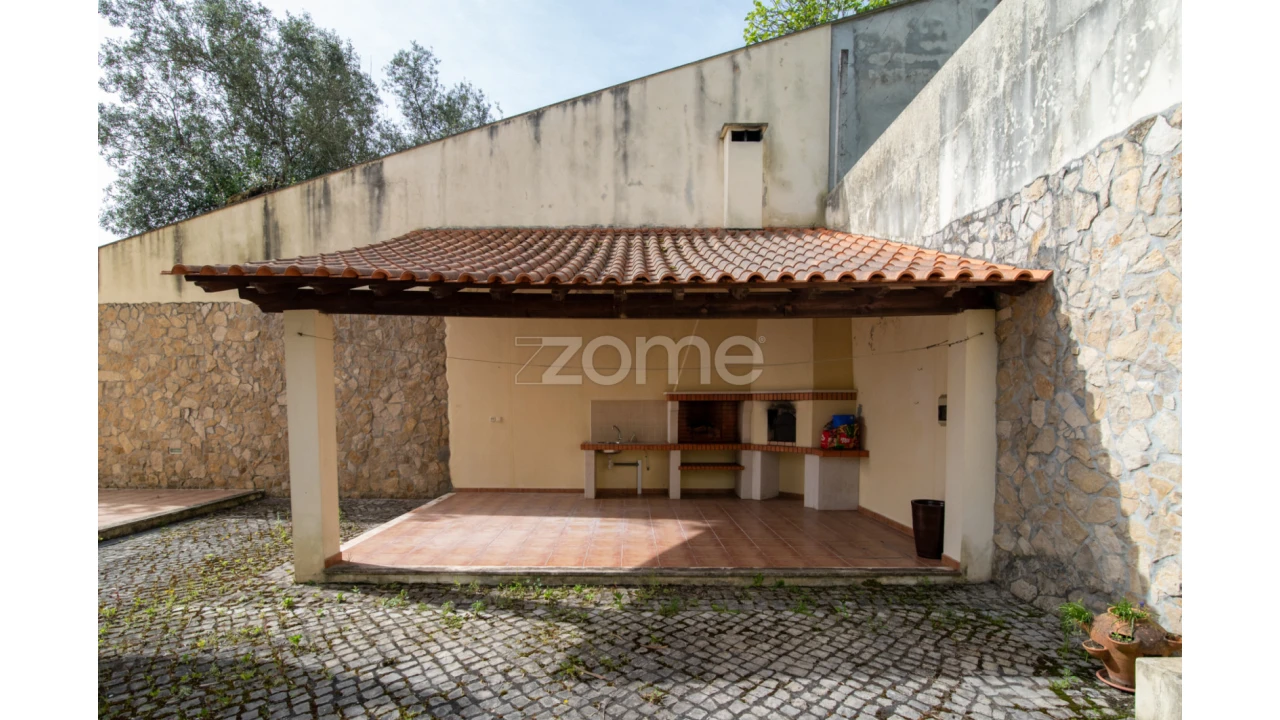 Moradia T5 para Venda em Cernache Foto 3