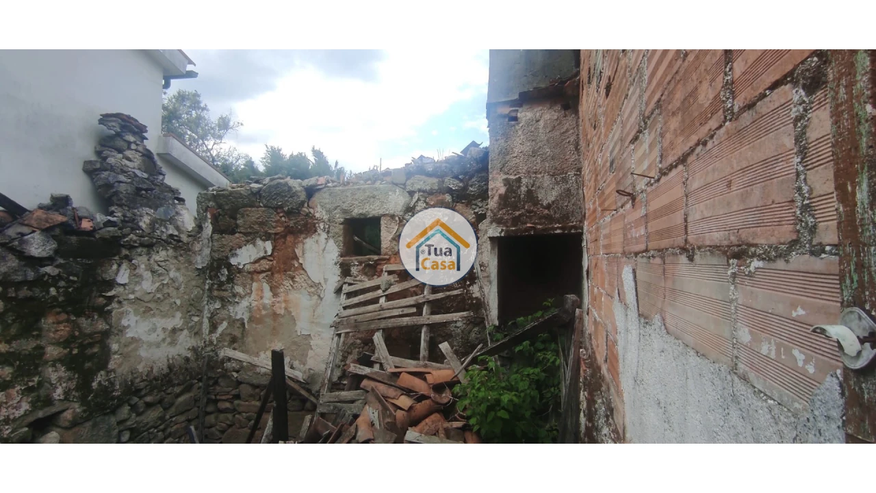 Moradia T3 para Venda em Castro Daire Foto 1