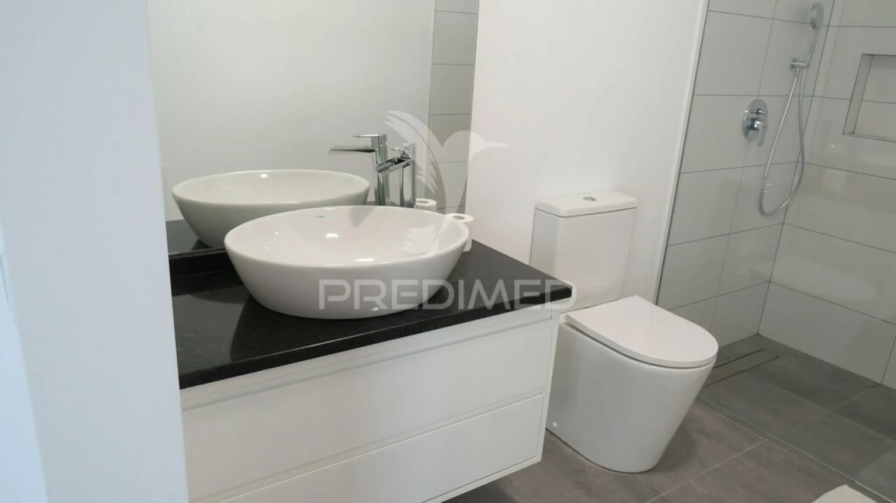 Moradia T4 para Venda em Camara de Lobos Foto 11