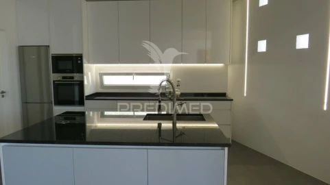 Moradia T4 para Venda em Camara de Lobos