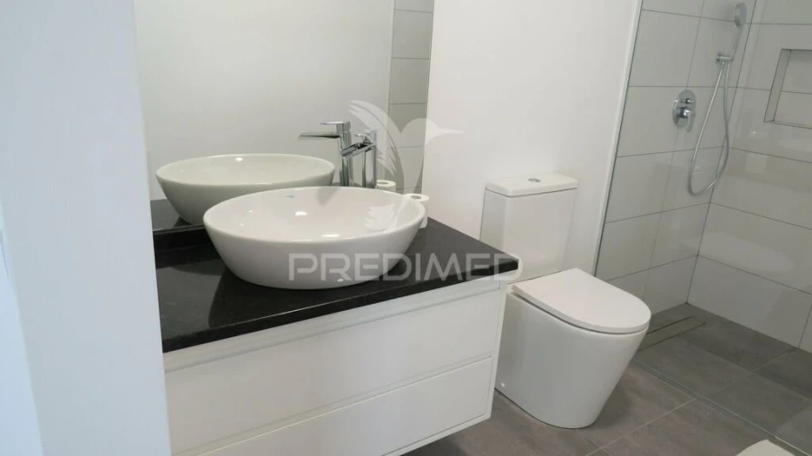 Moradia T4 para Venda em Camara de Lobos Foto 11