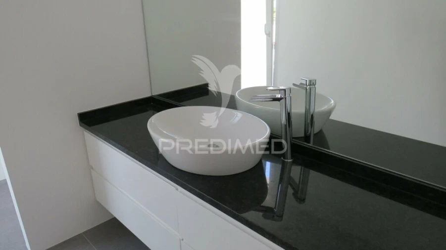 Moradia T4 para Venda em Camara de Lobos Foto 18