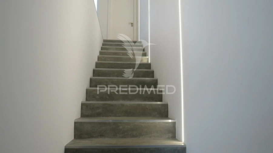 Moradia T4 para Venda em Camara de Lobos Foto 13