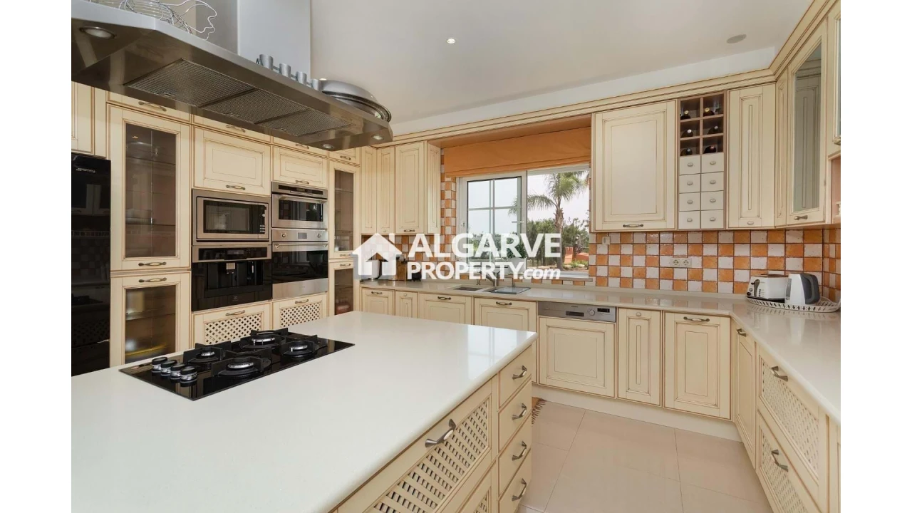 Moradia T4 para Venda em Pechão Foto 11