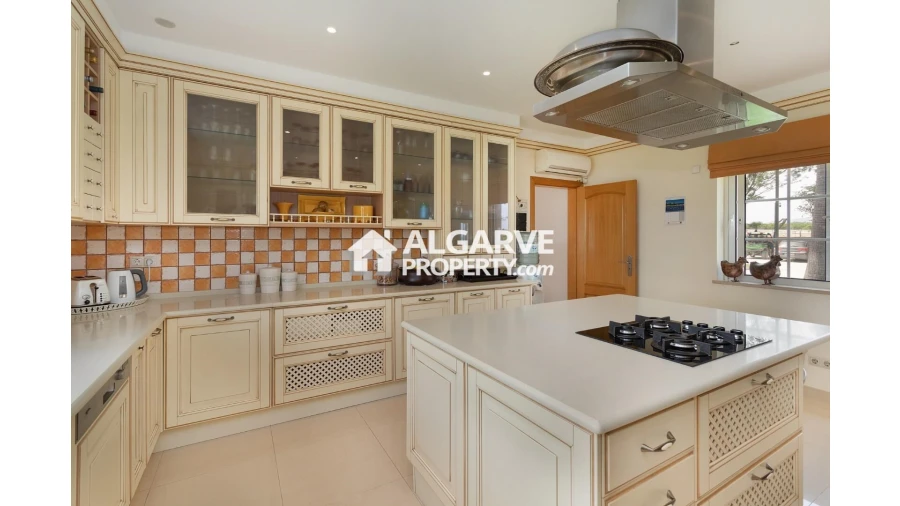 Moradia T4 para Venda em Pechão Foto 10