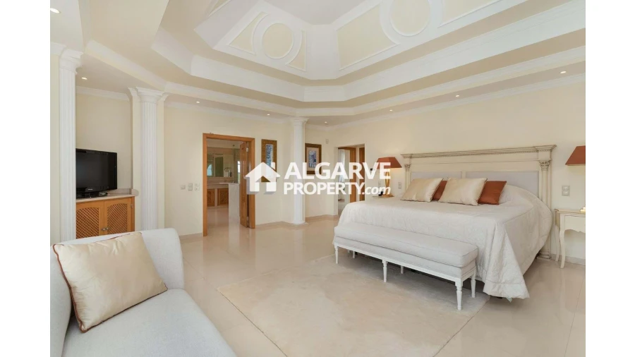 Moradia T4 para Venda em Pechão Foto 13