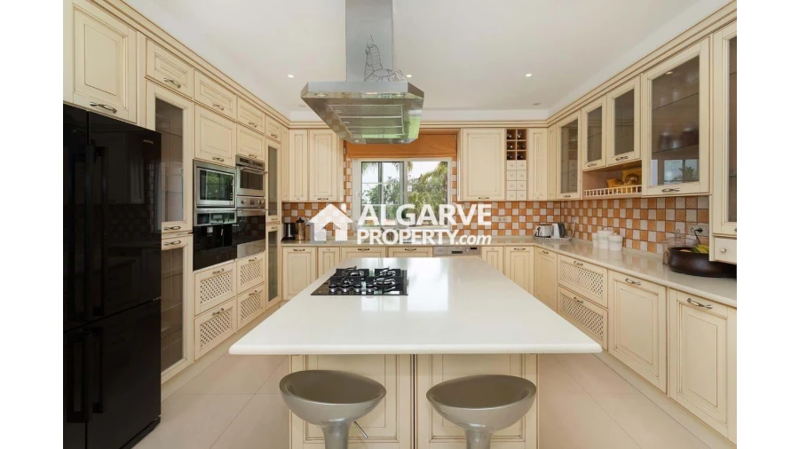 Moradia T4 para Venda em Pechão Foto 3