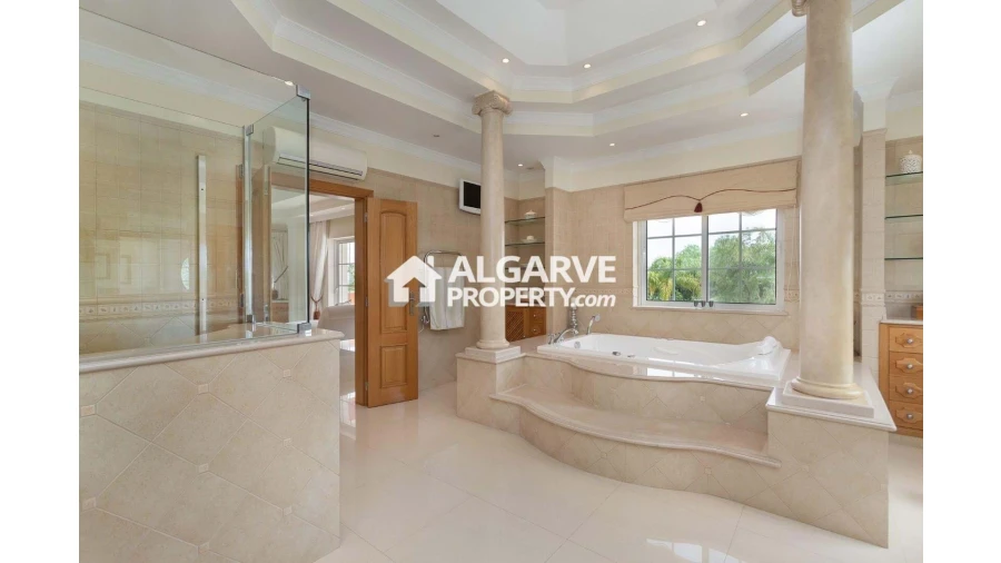 Moradia T4 para Venda em Pechão Foto 17