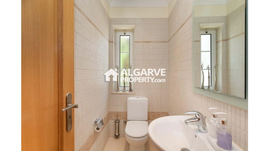 Moradia T4 para Venda em Pechão Foto 18