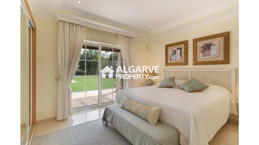 Moradia T4 para Venda em Pechão Foto 4