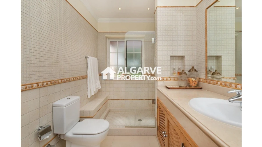 Moradia T4 para Venda em Pechão Foto 16