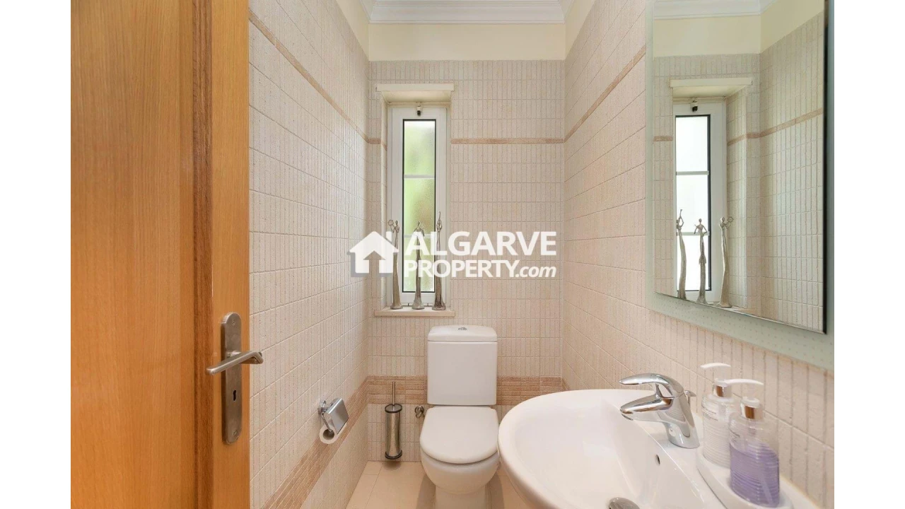 Moradia T4 para Venda em Pechão Foto 18