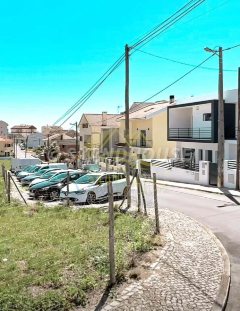 Moradia T4 para Venda em Santa Iria de Azoia, São João da Talha e Bobadela