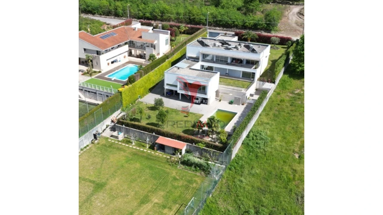 Moradia T4 para Venda em Barco Foto 1