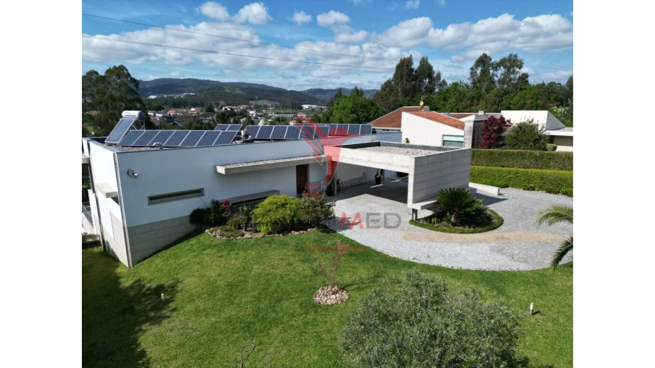 Moradia T4 para Venda em Barco Foto 2