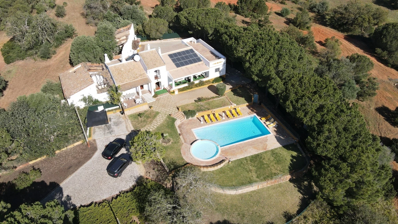 Moradia T5 para Venda em Albufeira e Olhos de Água Foto 1