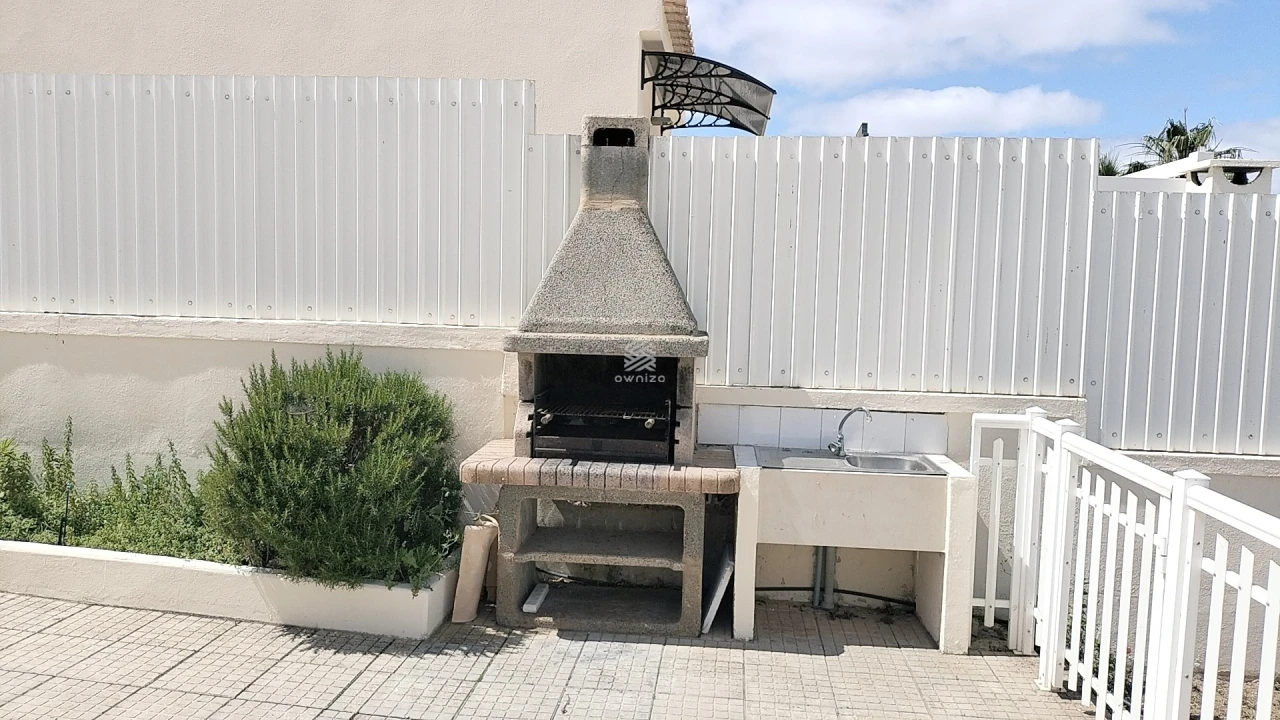 Moradia T4 para Venda em Guia Foto 3