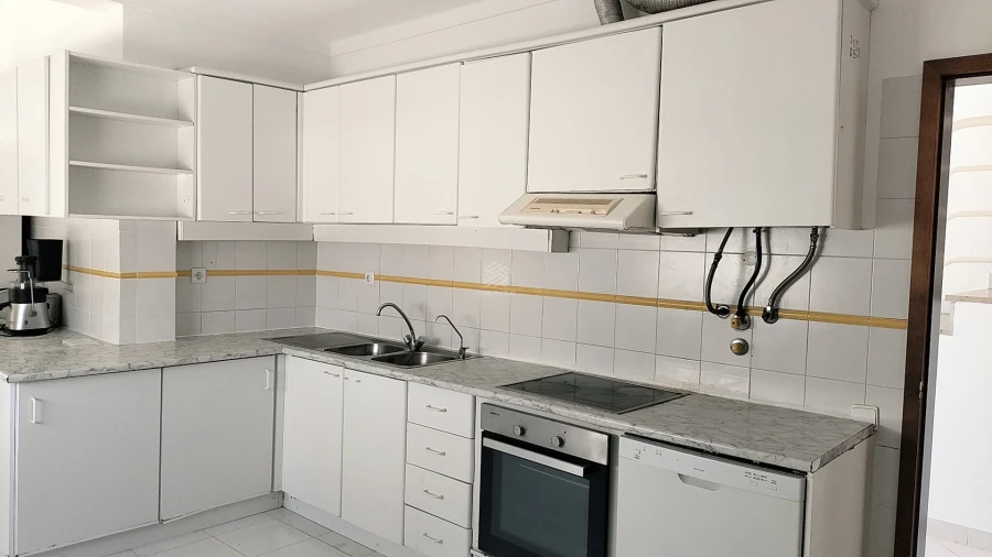 Moradia T4 para Venda em Guia Foto 5