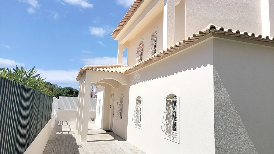 Moradia T4 para Venda em Guia Foto 11