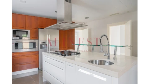 Moradia T4 para Venda em Queluz e Belas