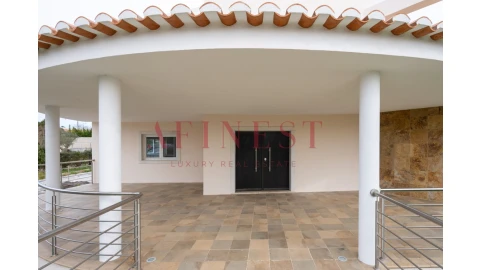 Moradia T4 para Venda em Queluz e Belas