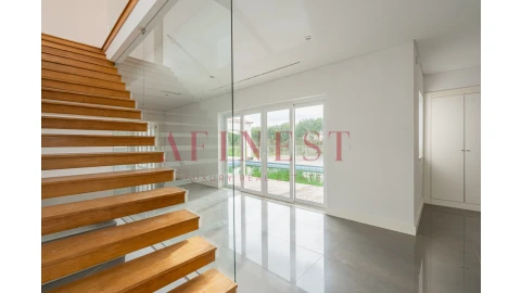 Moradia T4 para Venda em Queluz e Belas