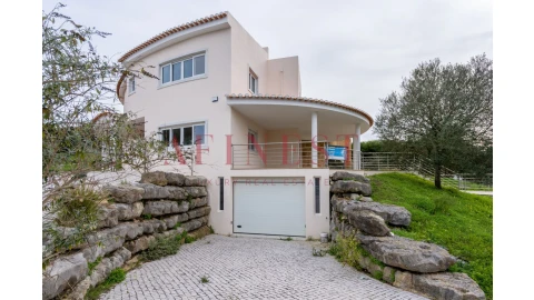 Moradia T4 para Venda em Queluz e Belas