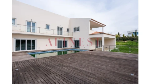 Moradia T4 para Venda em Queluz e Belas