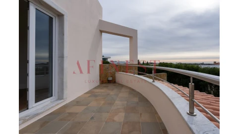 Moradia T4 para Venda em Queluz e Belas