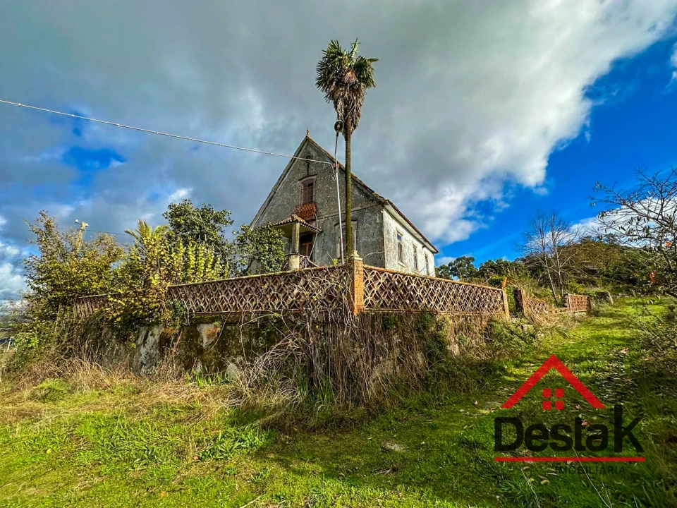 Quinta T4 para Venda em Fornos de Maceira Dão Foto 1