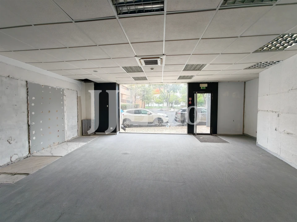 Loja para Arrendamento em Arroios Foto 6