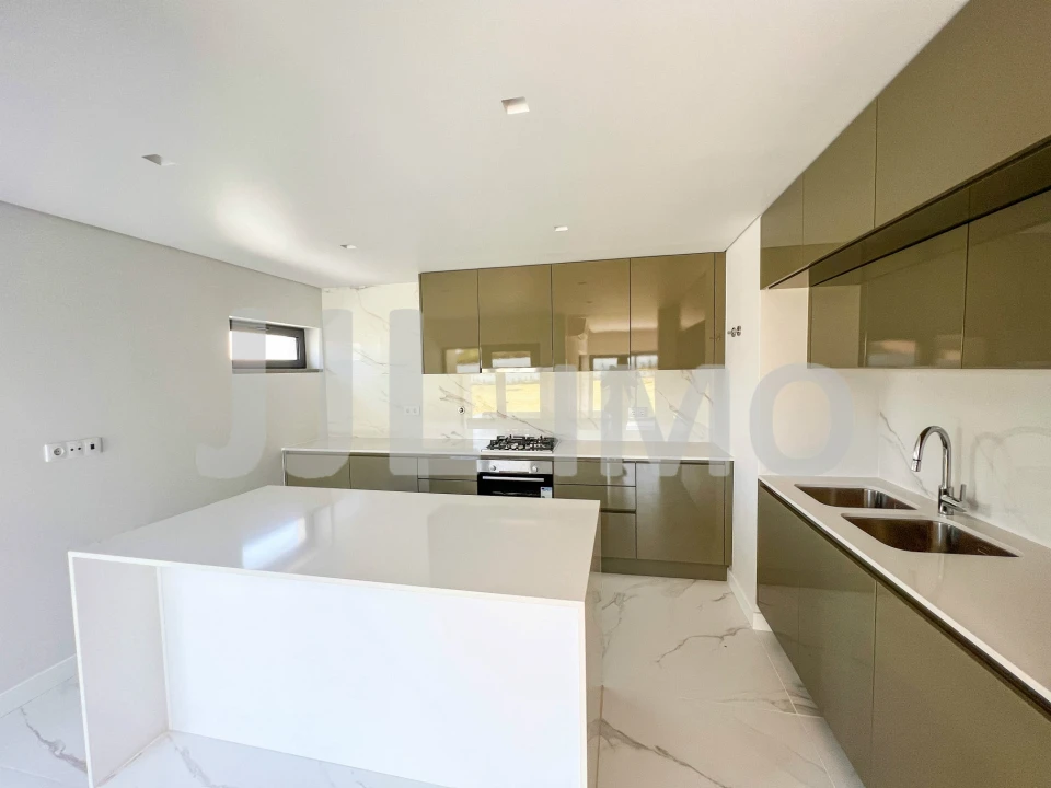 Moradia T4 para Venda em Santa Maria e São Miguel, São Martinho, São Pedro Penaferrim Foto 16