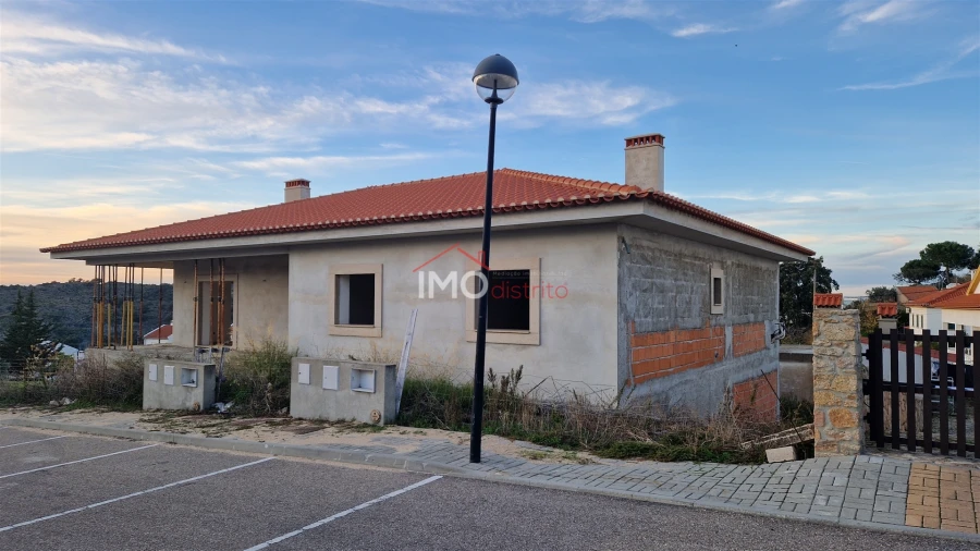 Moradia T4 para Venda em Santo Antonio das Areias Foto 3