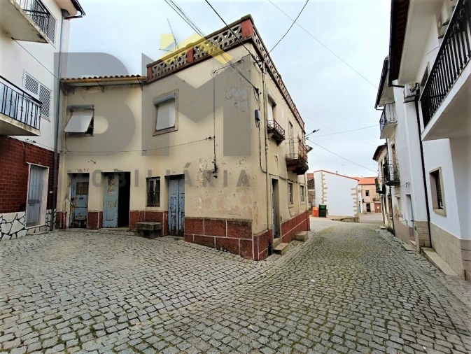 Moradia T6 para Venda em Escalos de Cima e Lousa Foto 1