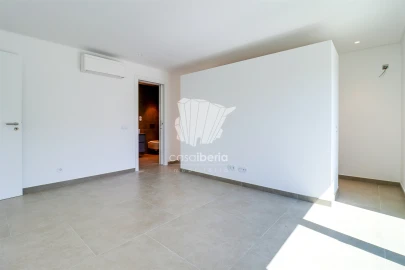 Moradia T4 para Venda em Lagoa e Carvoeiro