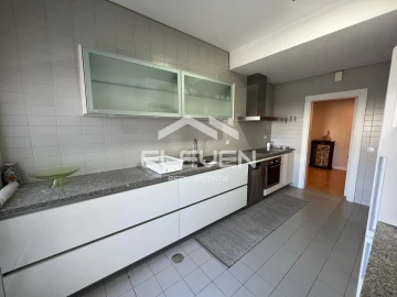 Apartamento T4 para Venda em Mafamude e Vilar do Paraíso
