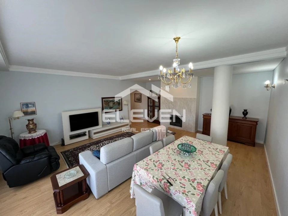 Apartamento T4 para Venda em Mafamude e Vilar do Paraíso Foto 1