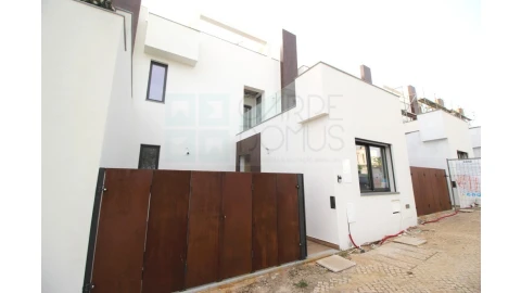 Moradia T3 para Venda em Moncarapacho e Fuseta