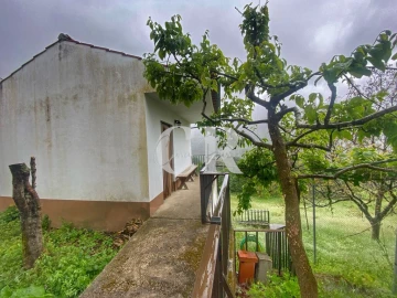 Moradia T3 para Venda em Castanheira de Pêra e Coentral