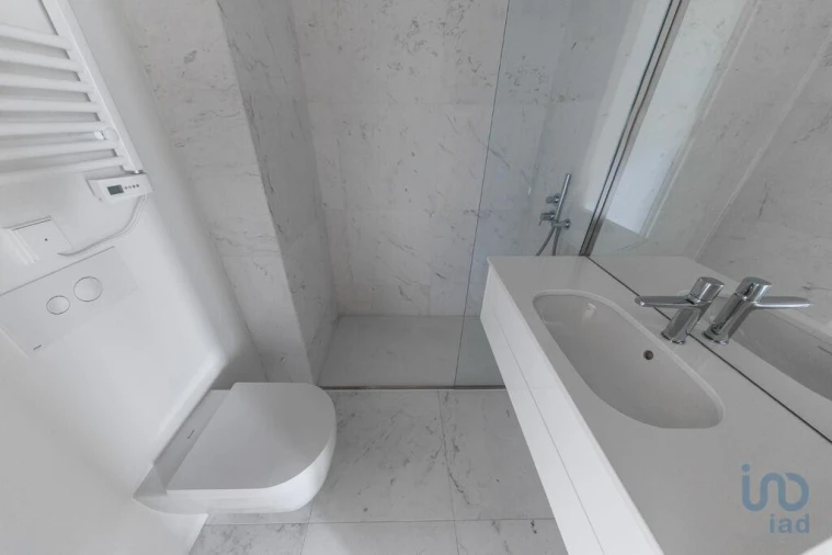 Apartamento T2 para Venda em Alvalade Foto 5