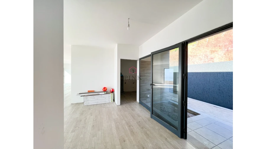 Moradia T3 para Venda em Estreito de Camara de Lobos Foto 12